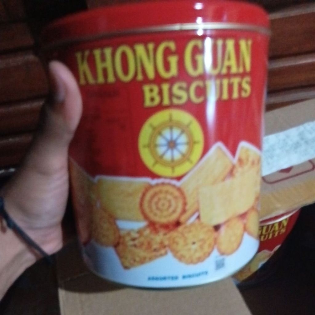 Biskuit Khong Guan Assorted Family 650gr - Rasa Beragam, Kemasan Kaleng, Pilihan Keluarga
