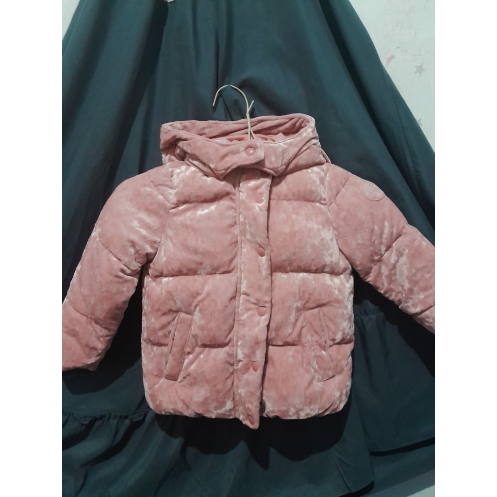 PRELOVED Jaket GAP Velvet Puffer/jaket musim dingin untuk usia 3-5 TAHUN