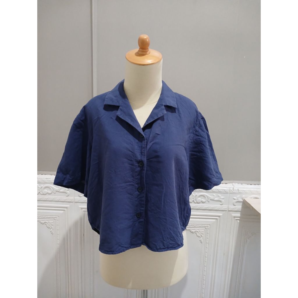 Preloved Kemeja Wanita Navy Crop Shirt Uniqlo | Blouse Wanita Casual Oversize Lengan Pendek | Atasan