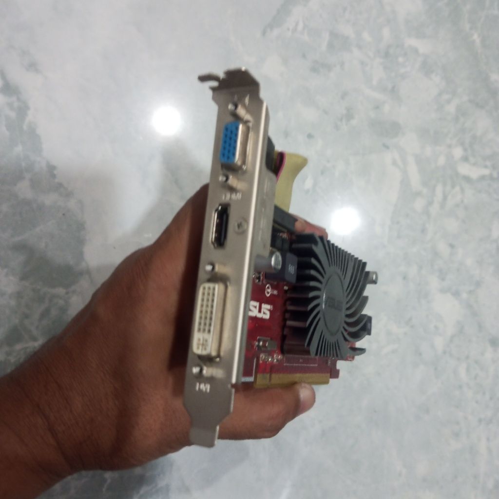 VGA CARD1 GB DDR 3  AMD RADEON HD 5450 SECOND SIAP PAKAI