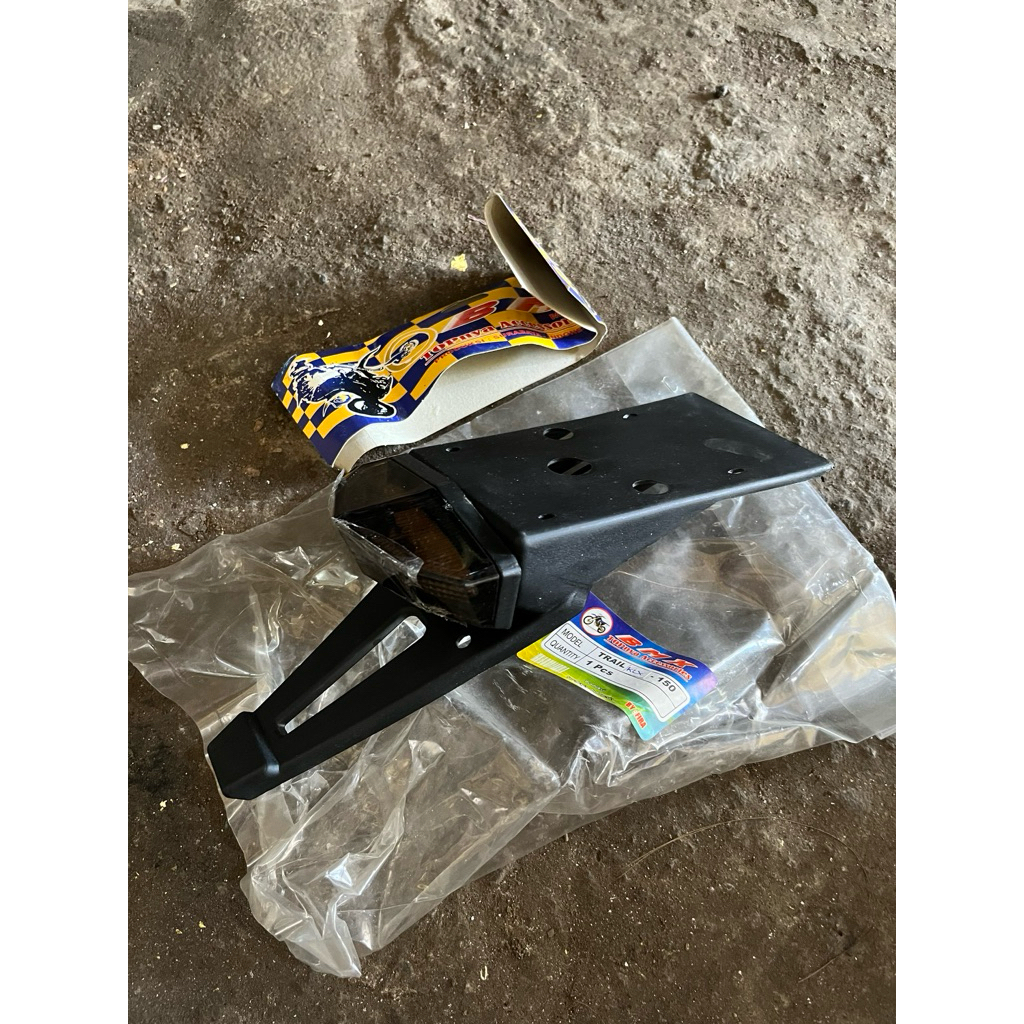 SPAKBOR BELAKANG KLX 150 / SAYAP BELAKANG LAMPU KLX LED