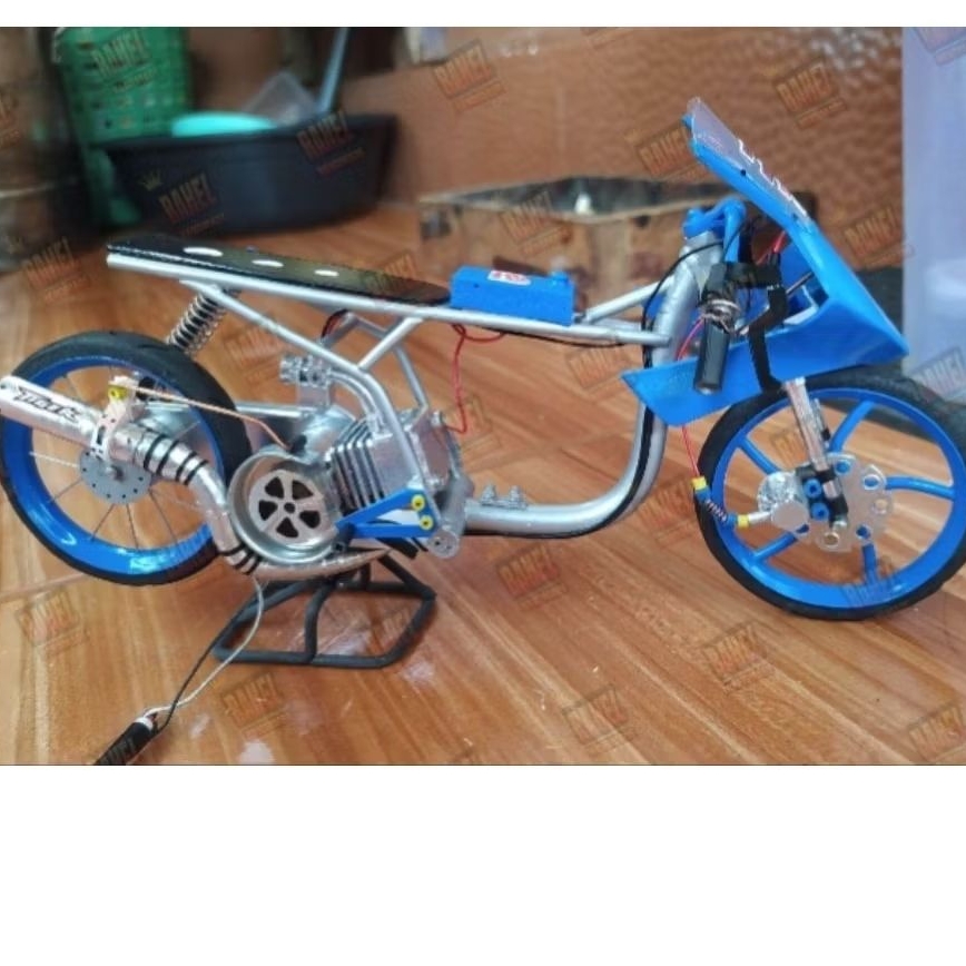 diecast miniatur motor drag Yamaha fino sudah ada fairing depan sudah di rakit bisa di bongkar pasan