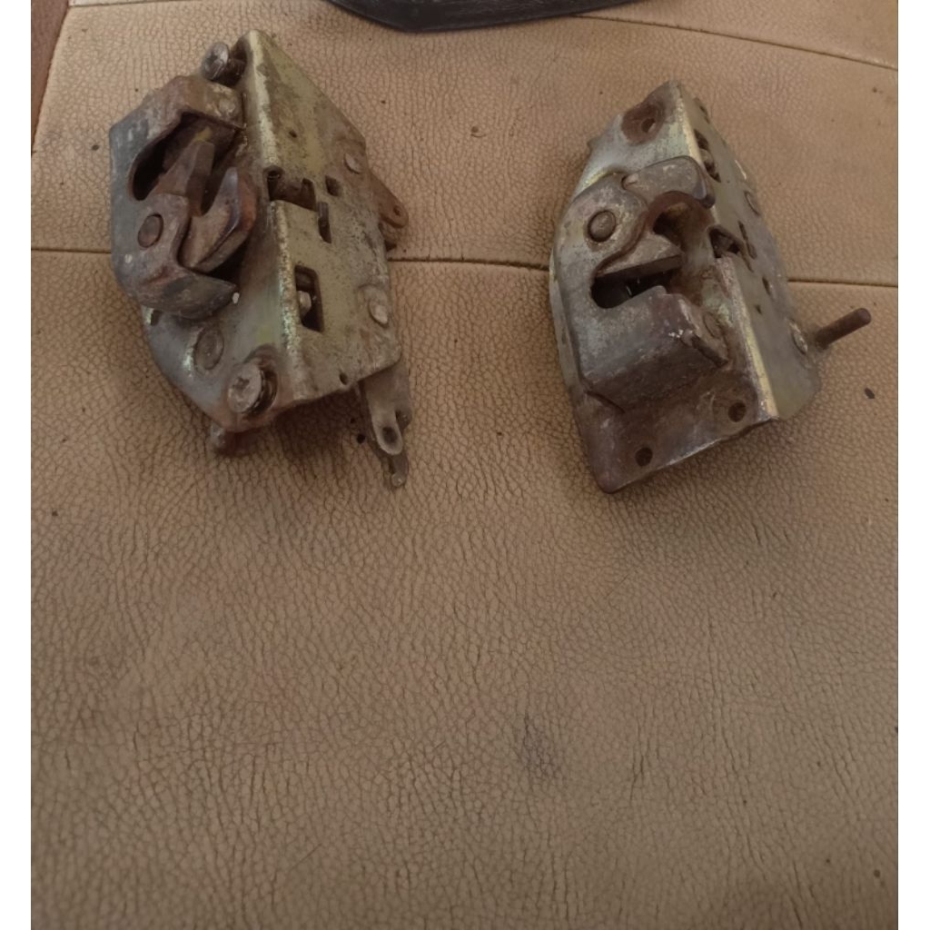 dorlok pintu depan kanan kiri hijet 55,perbiji 110 ribu