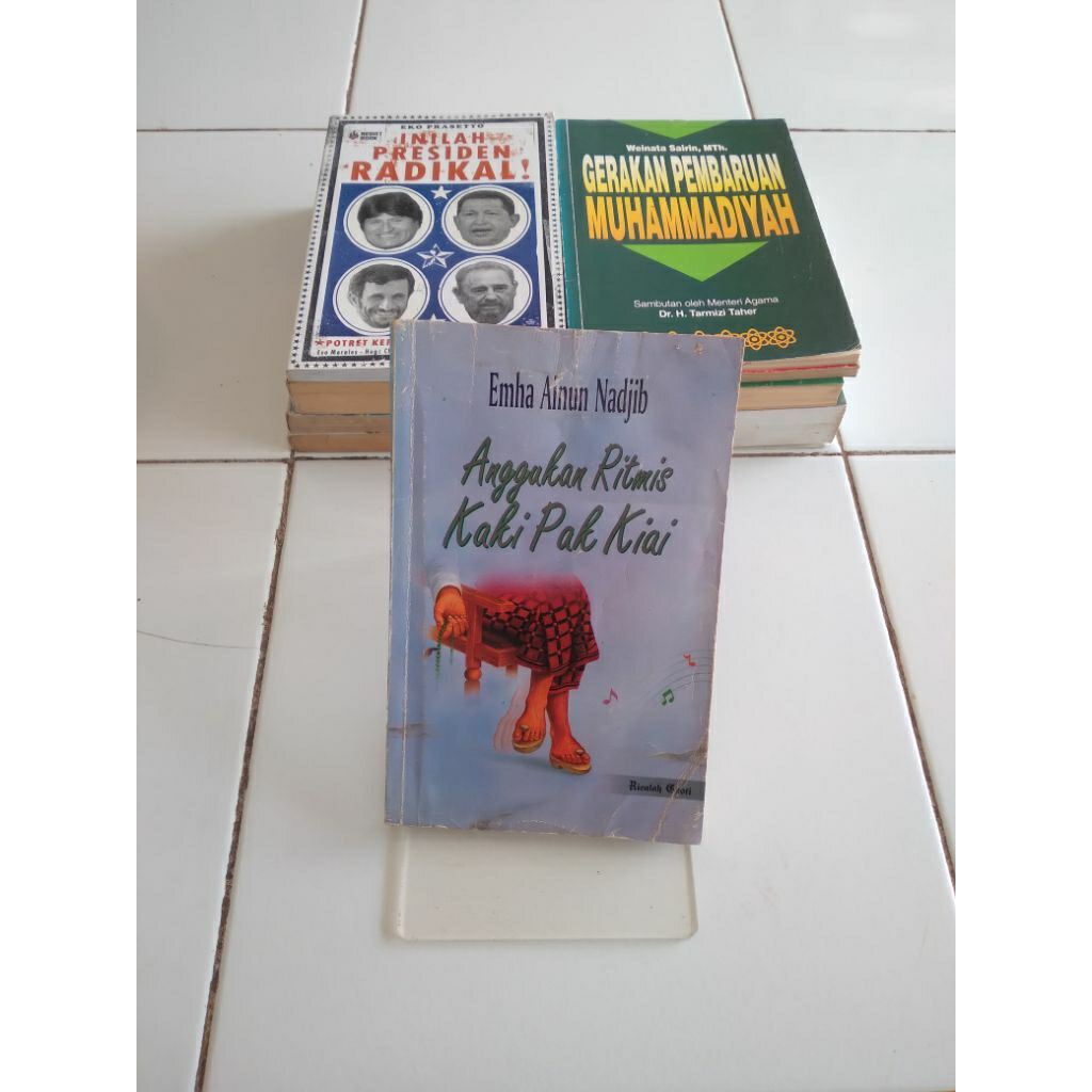 anggukan ritmis kaki pak kiai