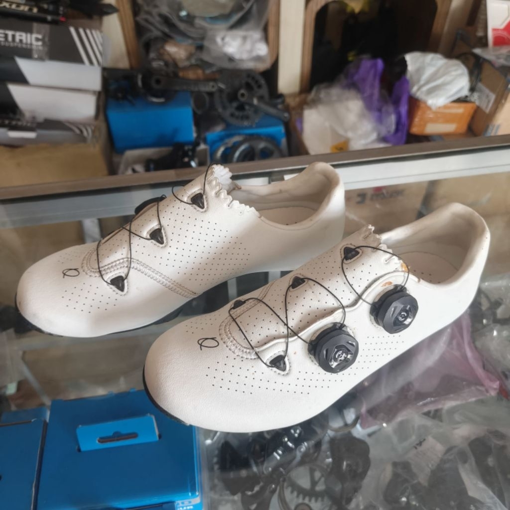 sepatu roadbike Quoc