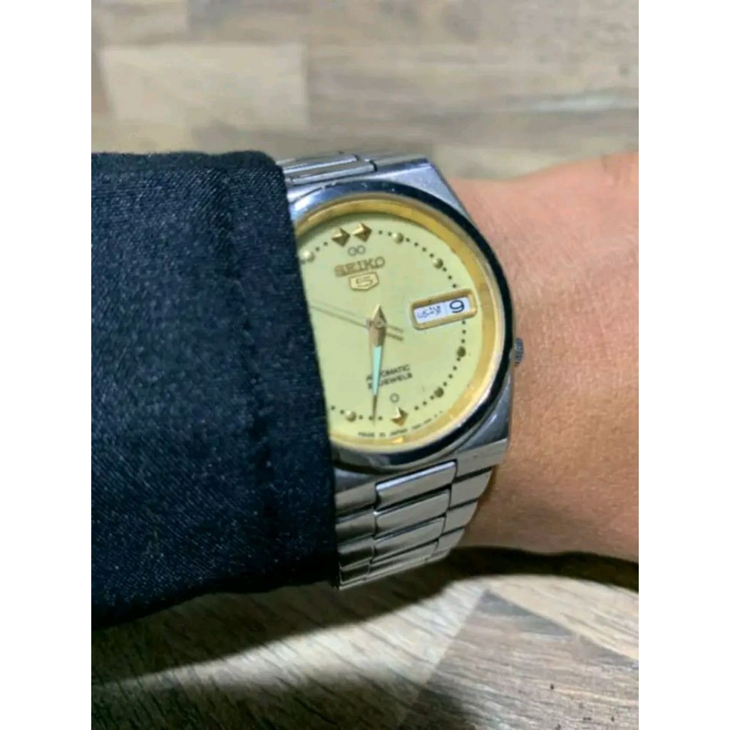 seiko 5 kaliber 7s26 dial kuning muda