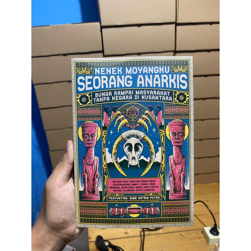 Nenek Moyangku Seorang Anarkis: Bunga Rampai Masyarakat Tanpa Negara di Nusantara