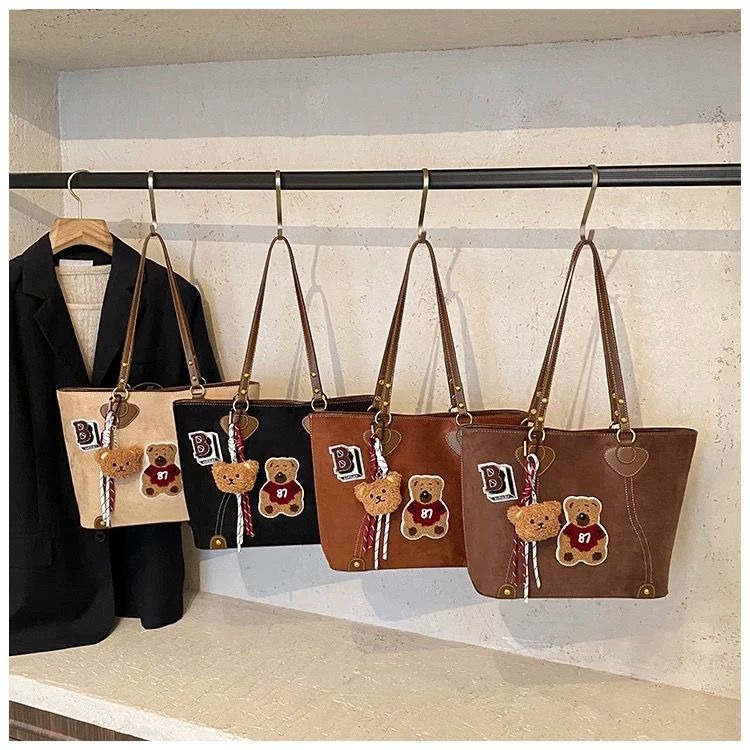 {NEW ARRIVAL} MOONBAGS Tas Wanita Totebag motif Bear Include Gantungan Bear Brand KOSK - 3872