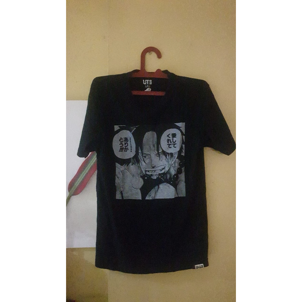 kaos one piece uniqlo original