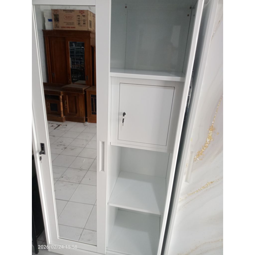 lemari pakaian besi pintu sleding