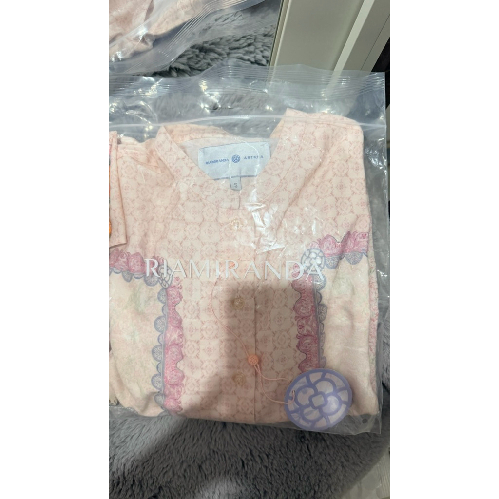 Preloved Capri Shirt Petal Pink size S Riamiranda x Artkea