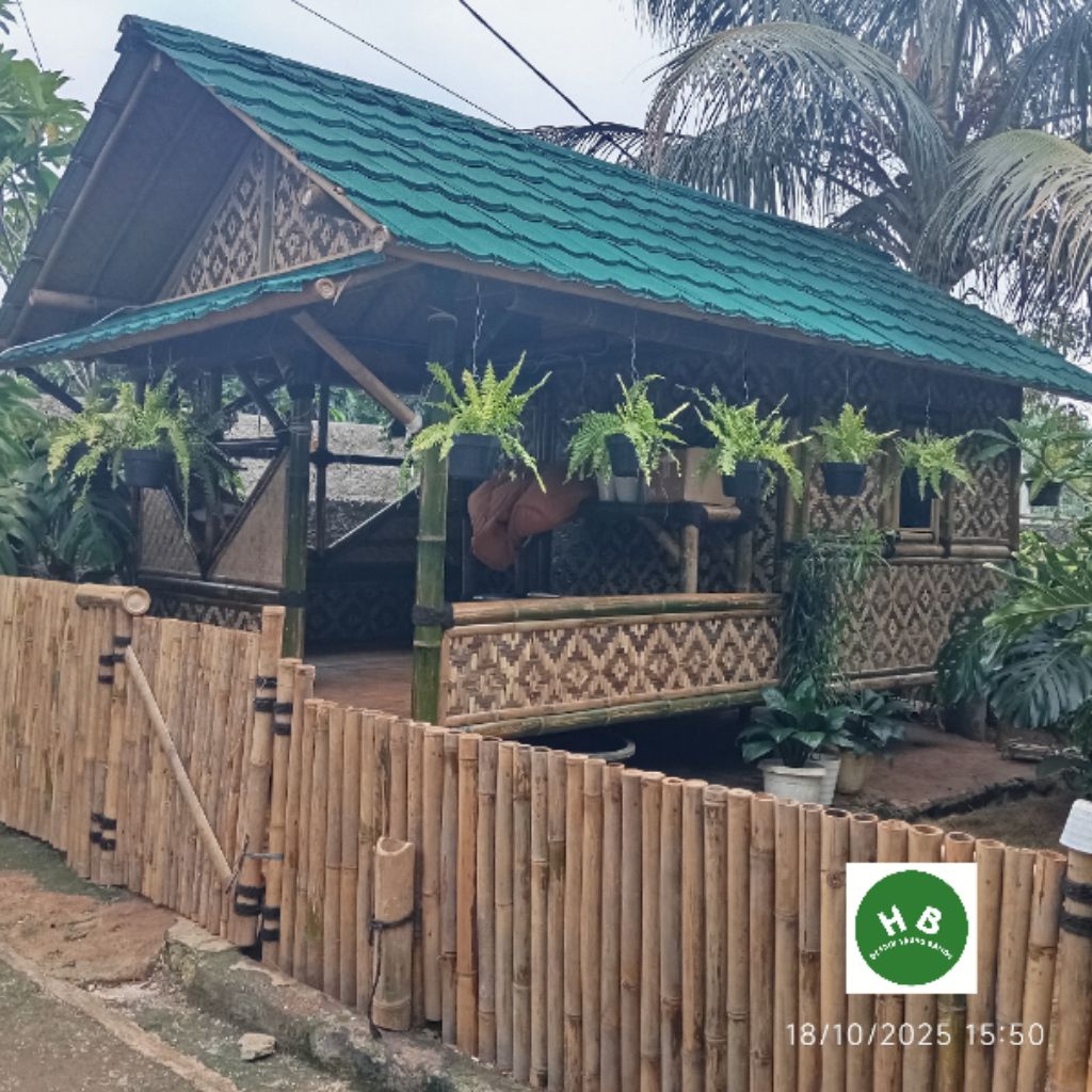 rumah bambu dengan atap multi roof, ukuran 3x5 m
