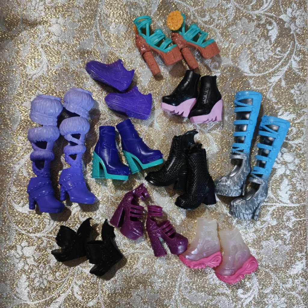 sepatu boneka monster high (baca deskripsi)