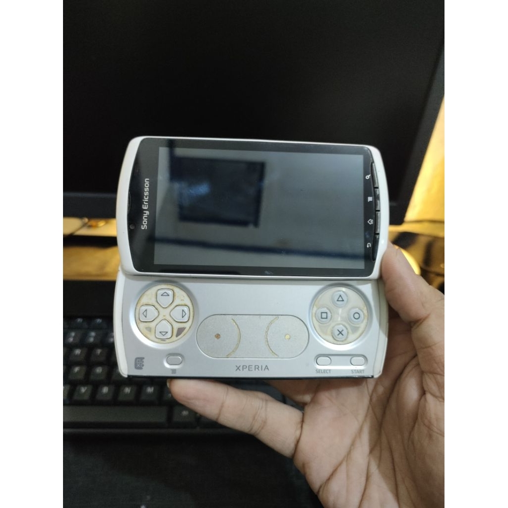 SONY XPERRIA PLAY R800i (BAHAN MULUS)