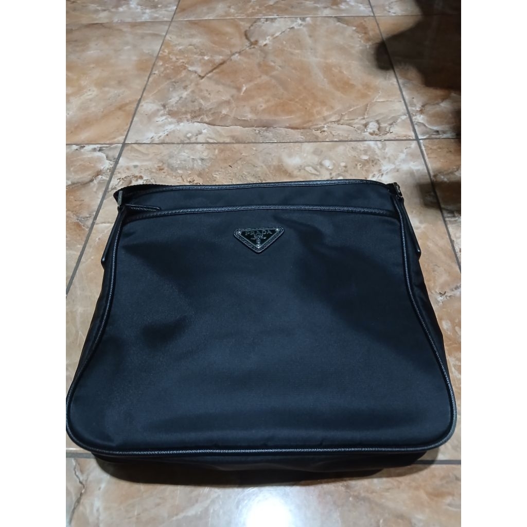 TAS SELEMPANG PRIA PRADA
