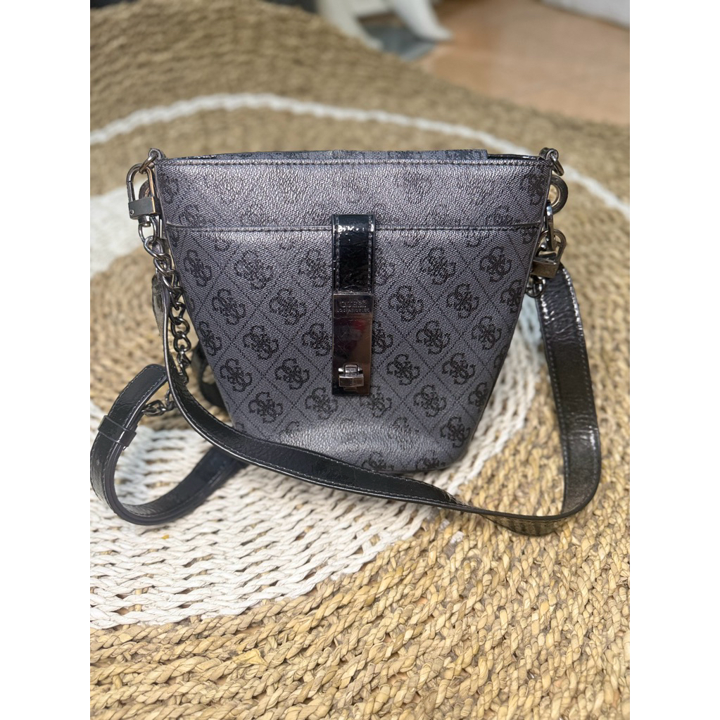 Preloved guess bag