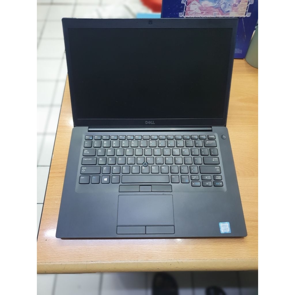 Laptop Dell 7490 core i5 gen 8 8/256 layar 14in
