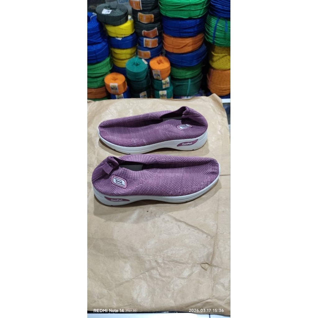 Sepatu Sneakers Olahraga Casual Wanita LV0090 & LV0046.