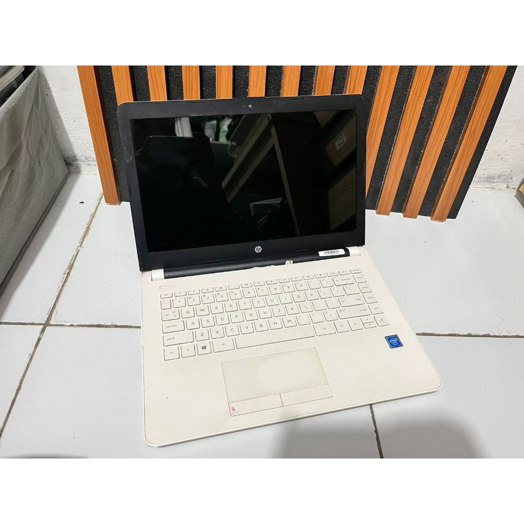 Laptop hp RTL8723DE white  Windows 10 pro 64-bit Processor intel celeron N3060 1.6GHz Ram 4 Gb  Peny