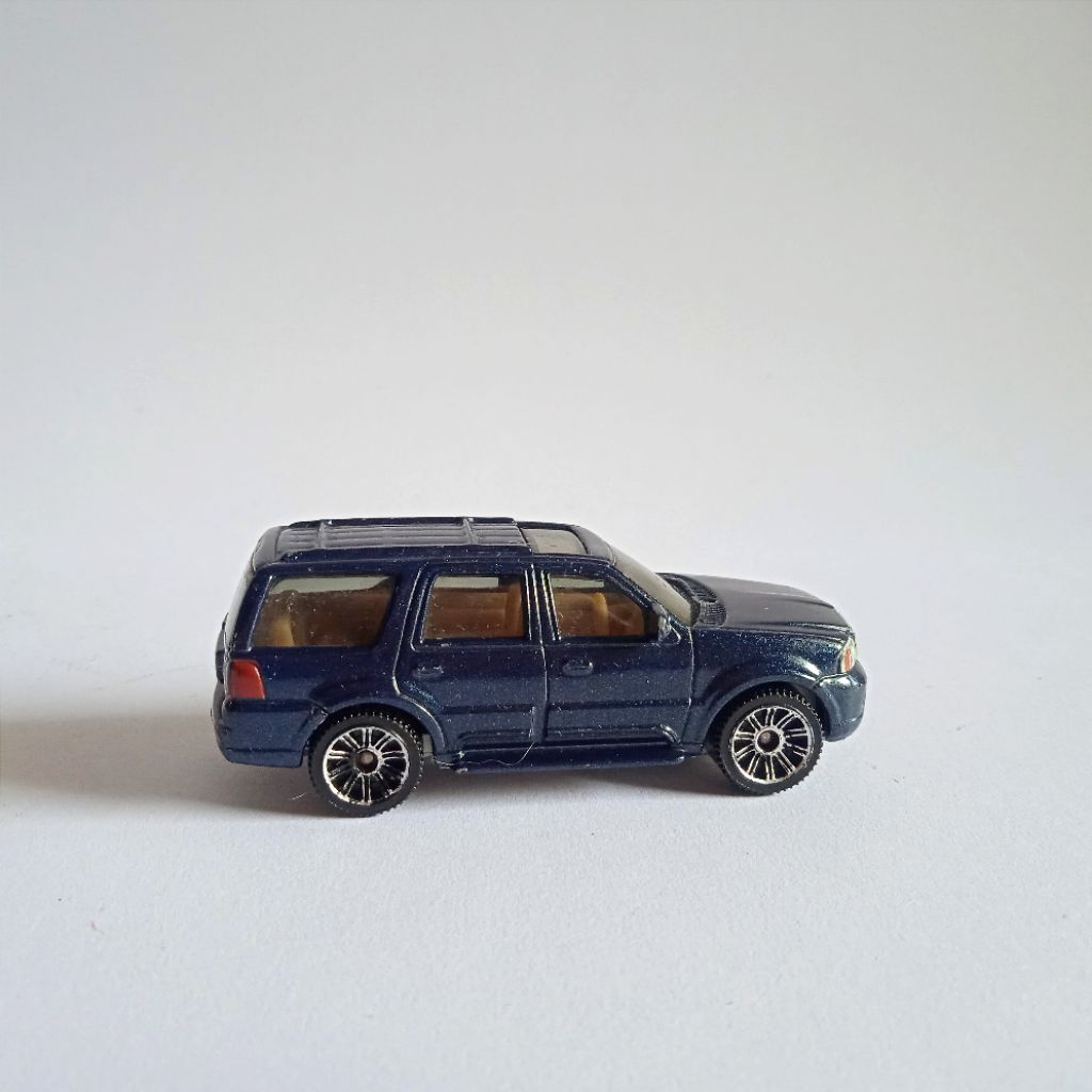 Mainan Model Diecast Metal Matchbox Lincoln Navigator Skala 1:68 Loose Utuh Layak Koleksi