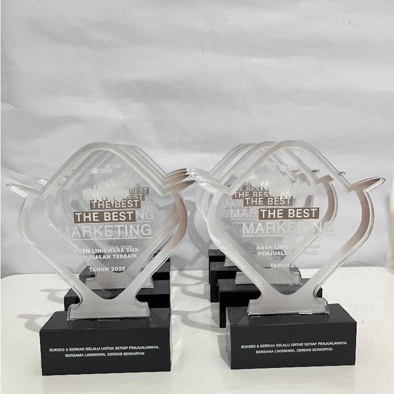 Plakat Akrilik Tatakan Kayu + Box PLAKAT AKRILIK CUSTOM TATAKAN KAYU HITAM