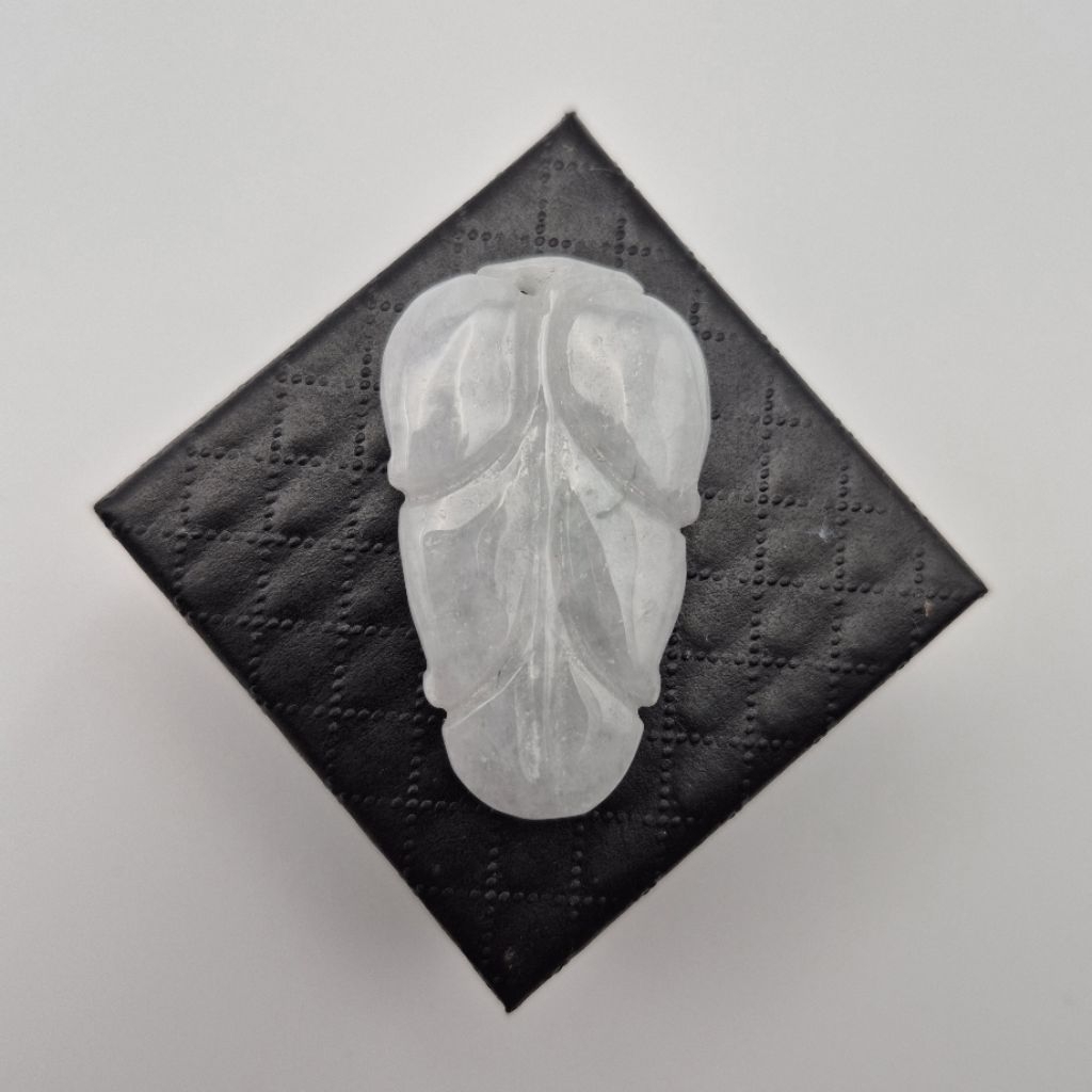 Liontin Giok Burma Type A Putih Carving Daun