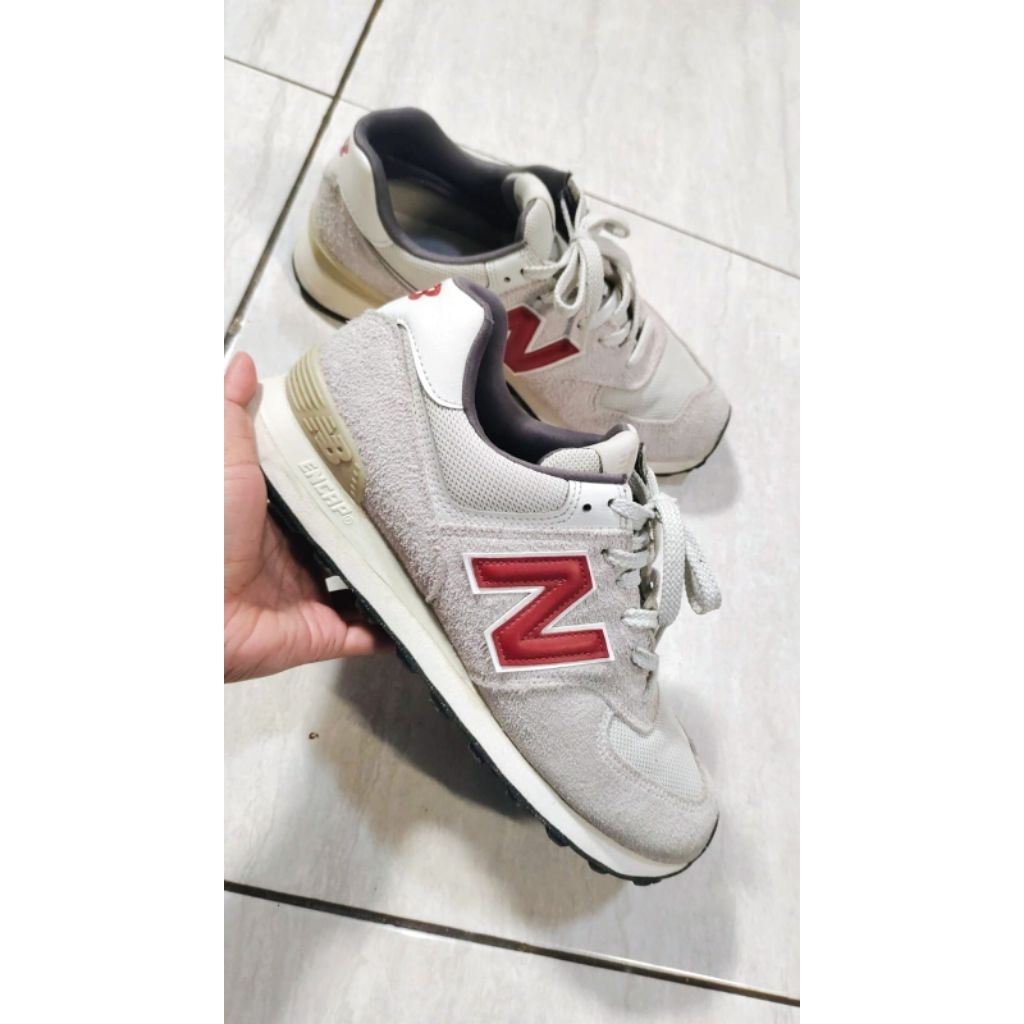 New Balance 574 Preloved Size 43 Men, Ada Minus Dikit.