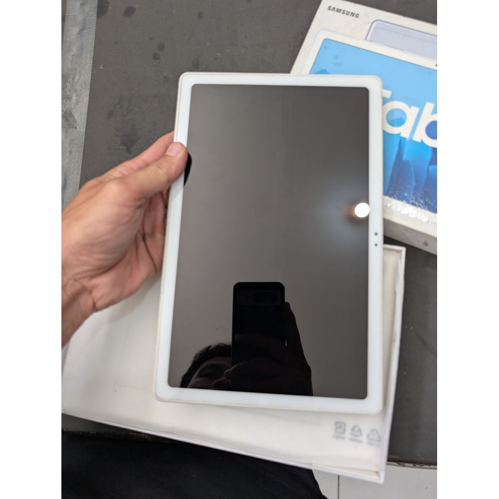 SAMSUNG TAB A7 10.4" (2020) 3/32GB. MINUS LAYAR AGAK RENGGANG