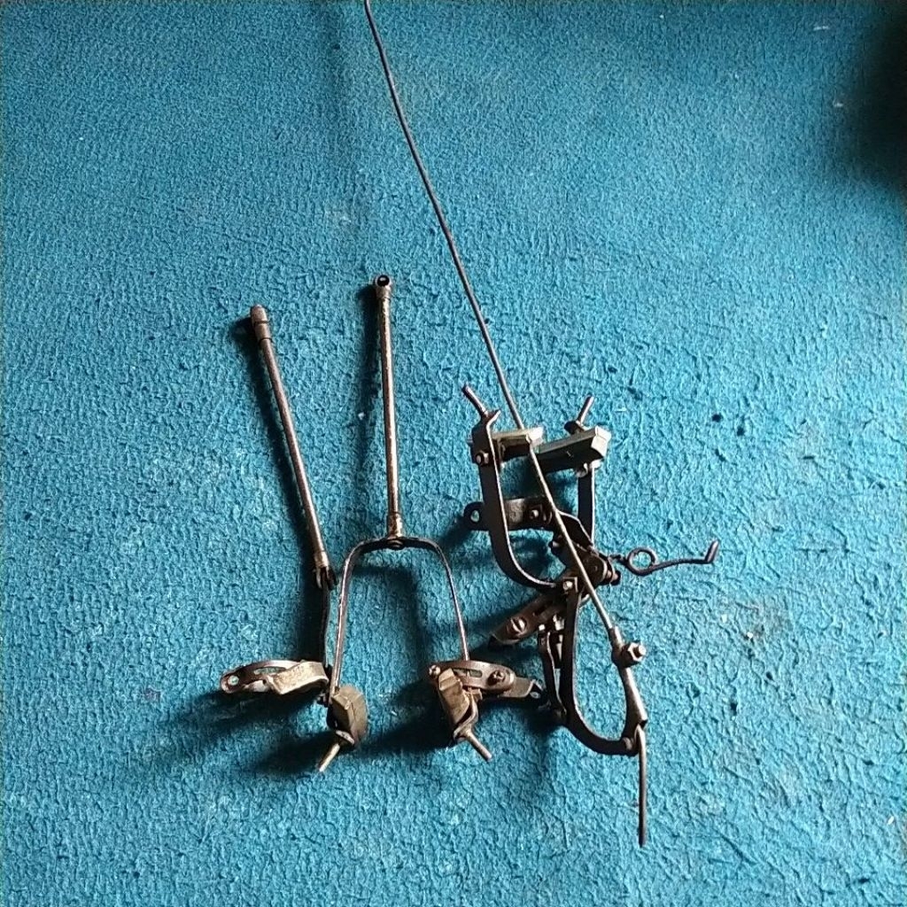 kawat rem karet sepeda onthel tua