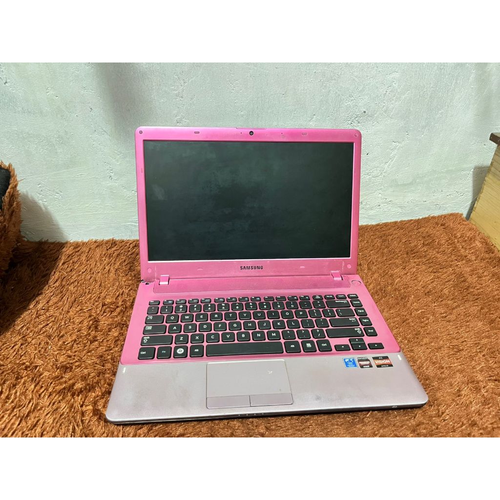 Laptop samsung 355V  Windows 10 home 64-bit Processor AMD A6-4400M radeon HD graphics 2.7GHz Ram 2 g