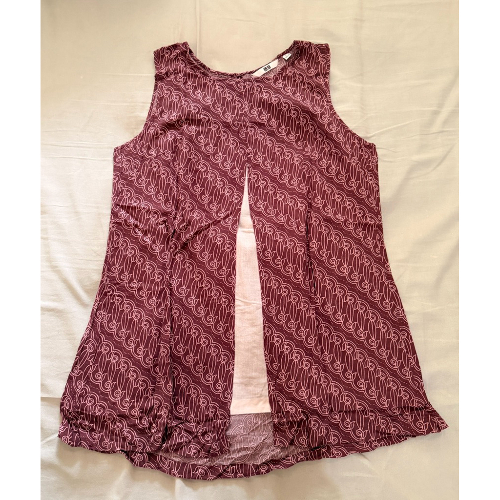 Uniqlo Batik Sleveeless Tanpa Lengan
