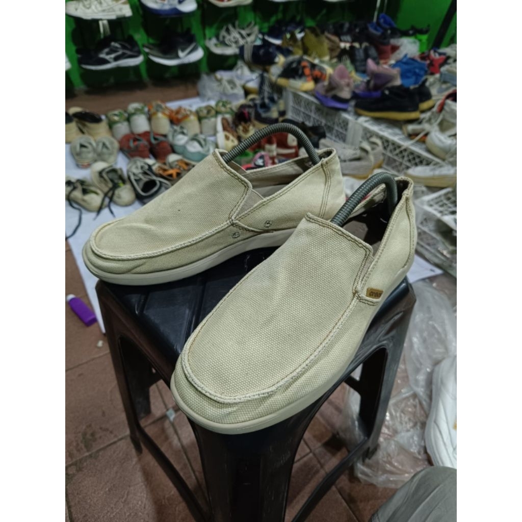Sepatu Crocs Santa Cruz Slip On Canvas Original Size 42 Cream