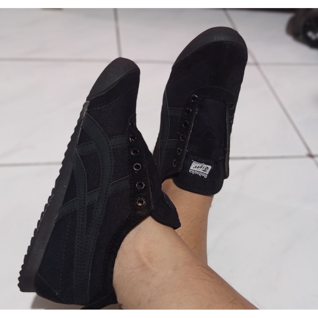 onitsuka Tiger slip on size 36
