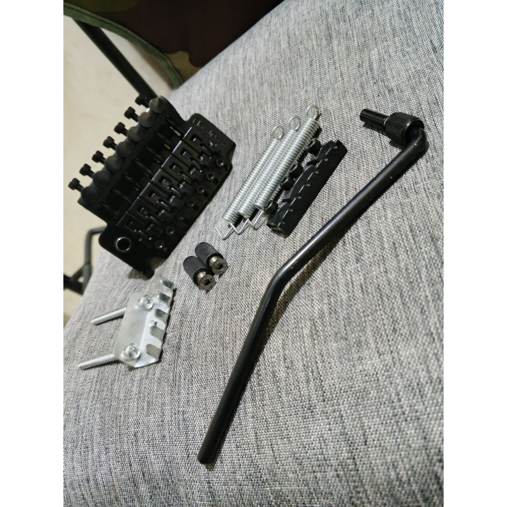 tremolo gitar elektrik floydrose spesial 7 string