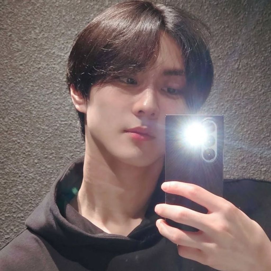 JUNGWON DISINI (READ DESK) pc official enhypen-jungwon