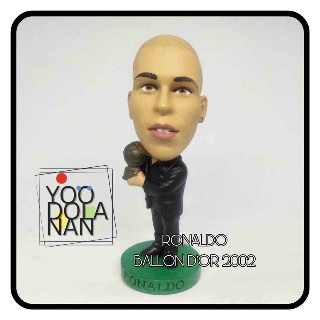 RONALDO - BALLOON D'OR 2002 CORINTHIAN PROSTARS FIGURE PEMAIN BOLA