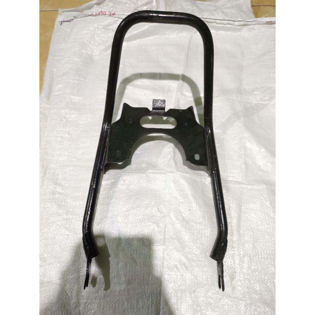 behel begel pegangan tangan jok belakang yamaha rx king kobra cobra hitam tahun tua lawas old origin