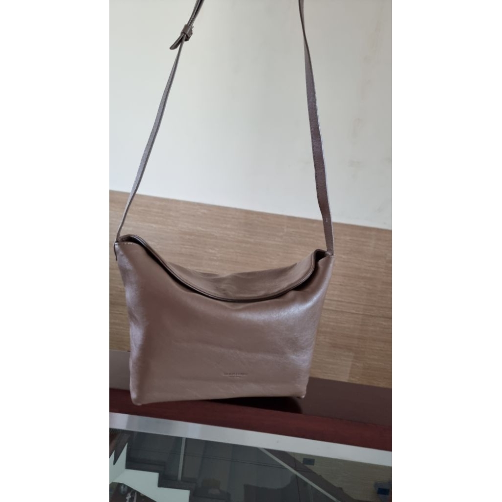 Bucks and Leather Selempang