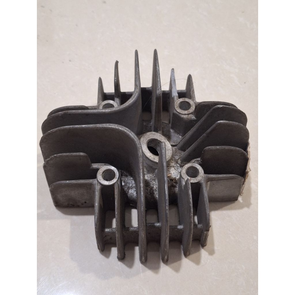 Cylinder Head Kop silinder tutup boring blok mesin Yamaha V75 V 75 original nos