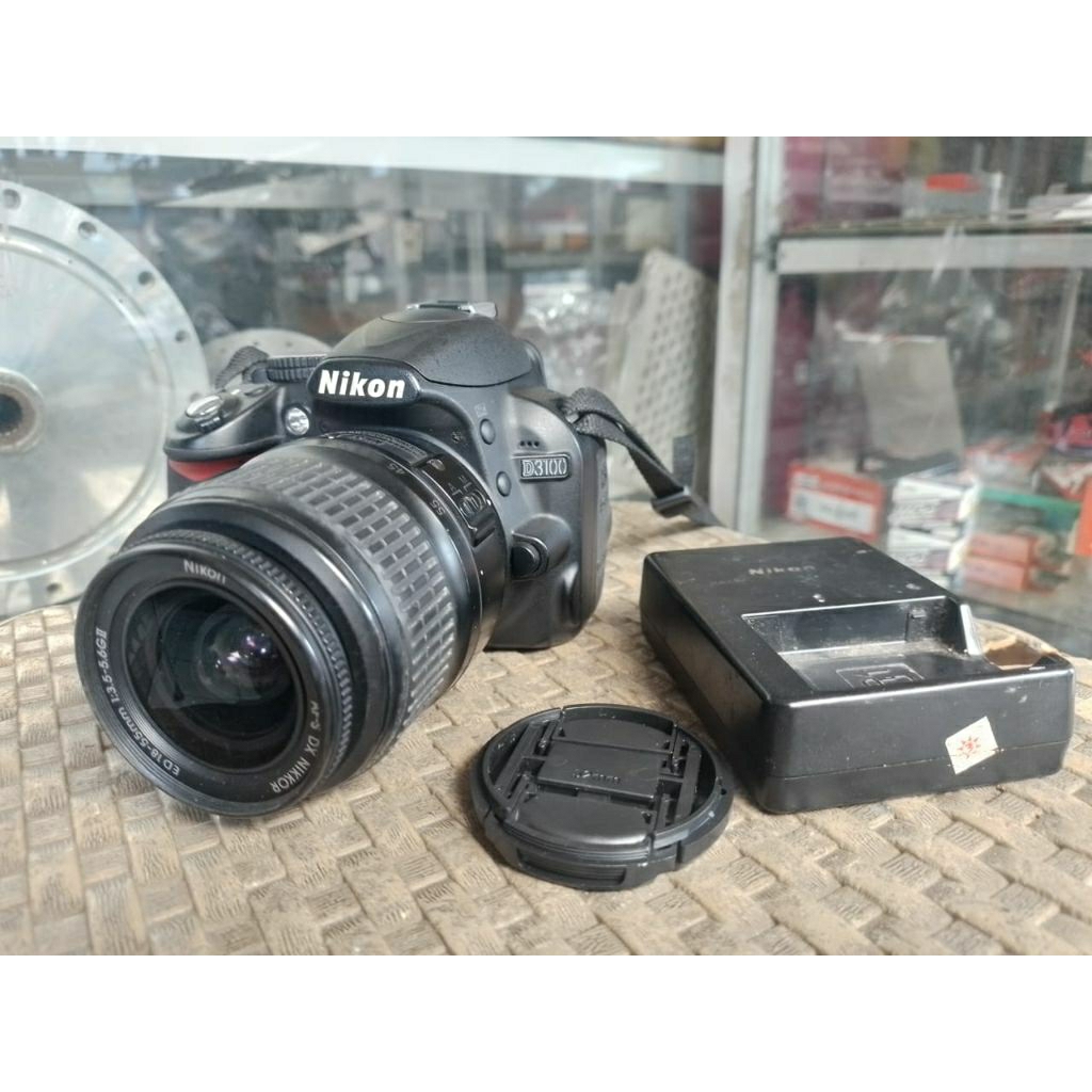 Nikon D3100 Vignet (Tanpa Baterai)