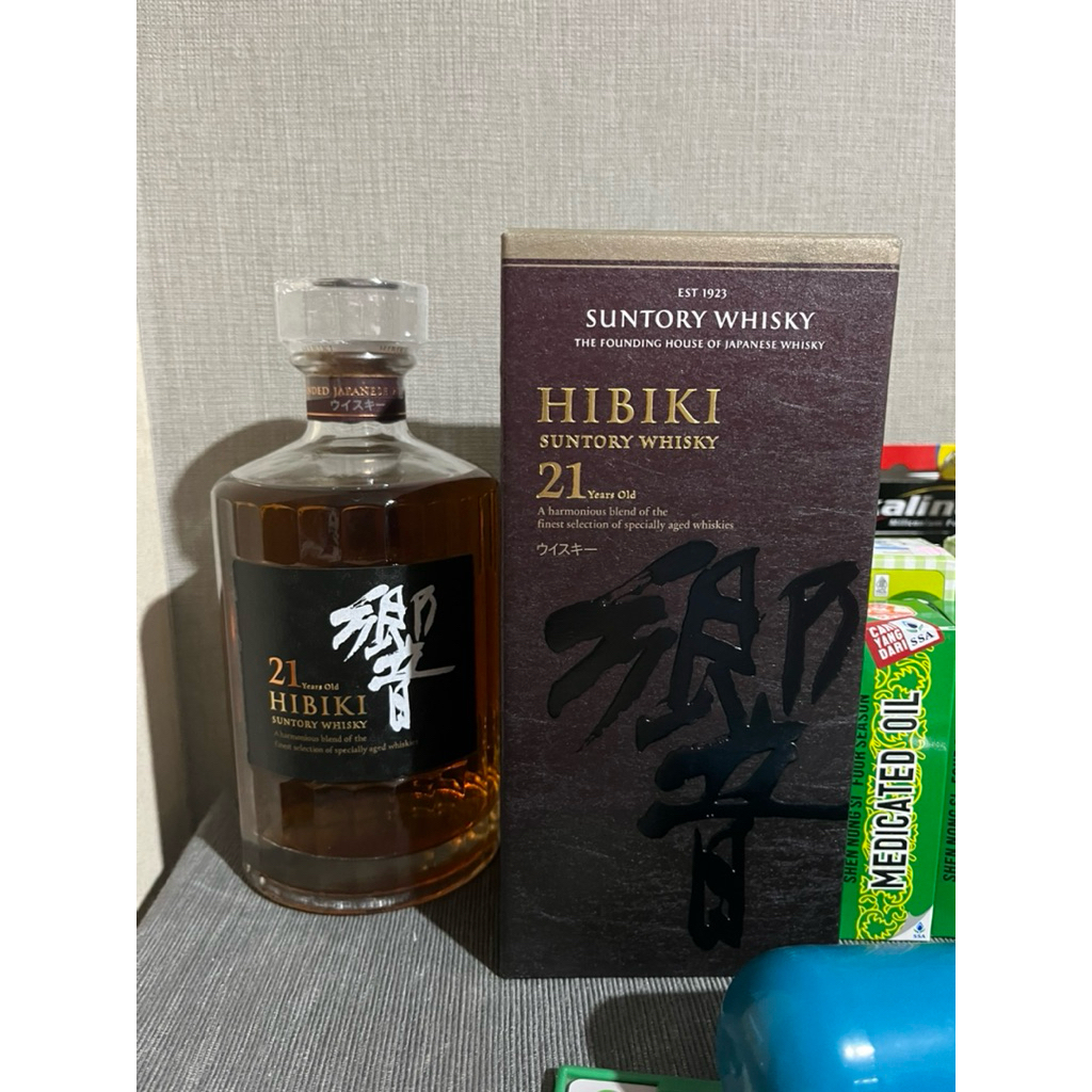 Hibiki 21 yrs old 700 ml (READY STOCKY)