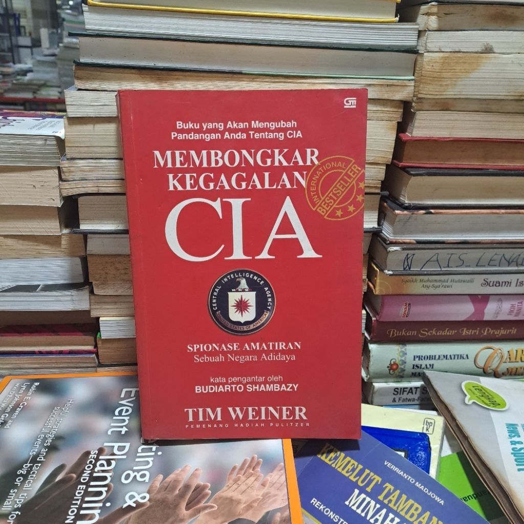 Buku Membongkar Kegagalan CIA: Spionase Amatiran Sebuah Negara Adidaya Karya Tim Weiner