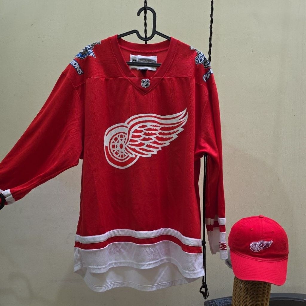 Jersey Original NHL Red Wings + Topi Red Wings Original Reebok