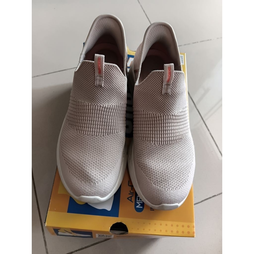 Preloved Sepatu Skechers Slip-ins Wanita
