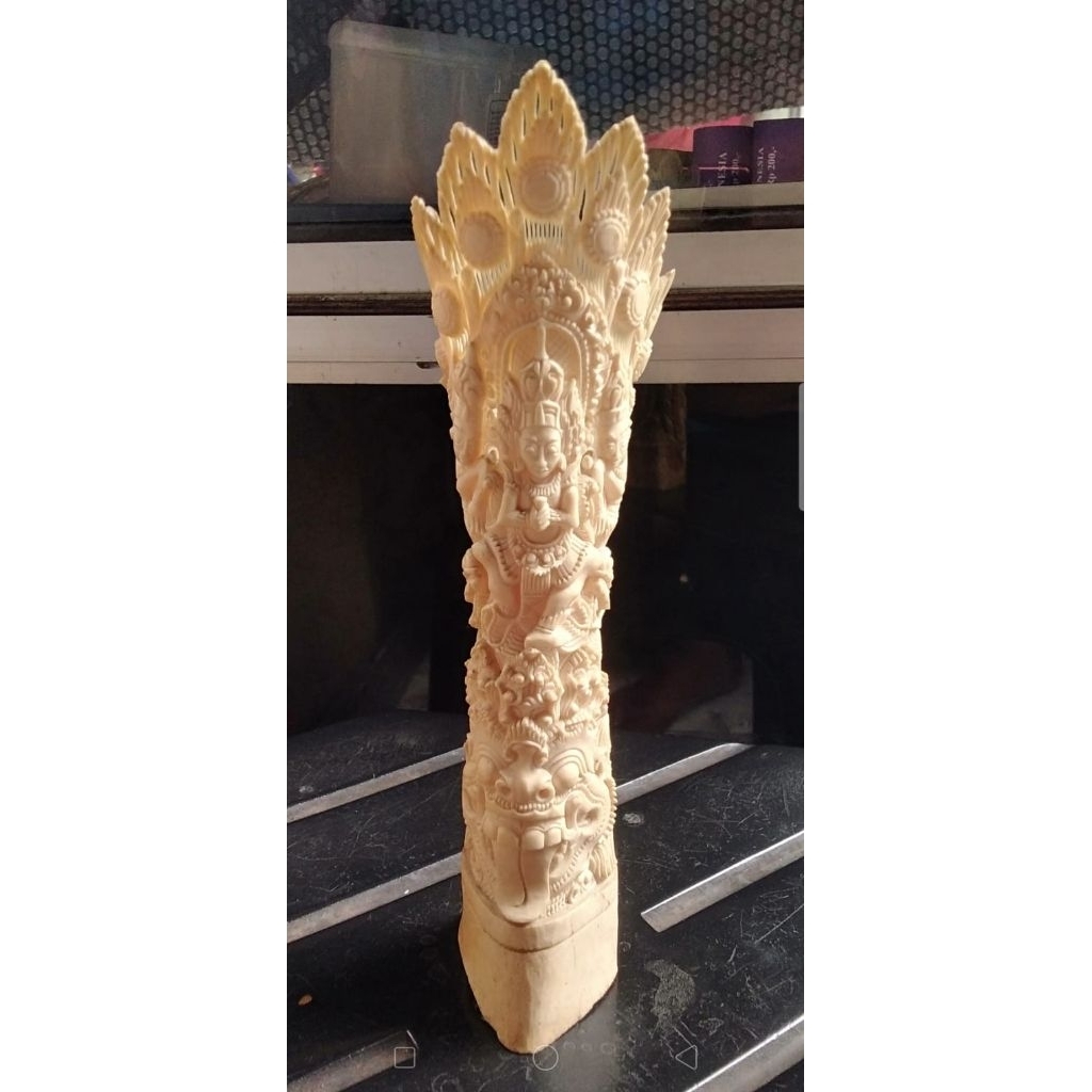 pajangan ukir khas Bali Garuda Wisnu kencana