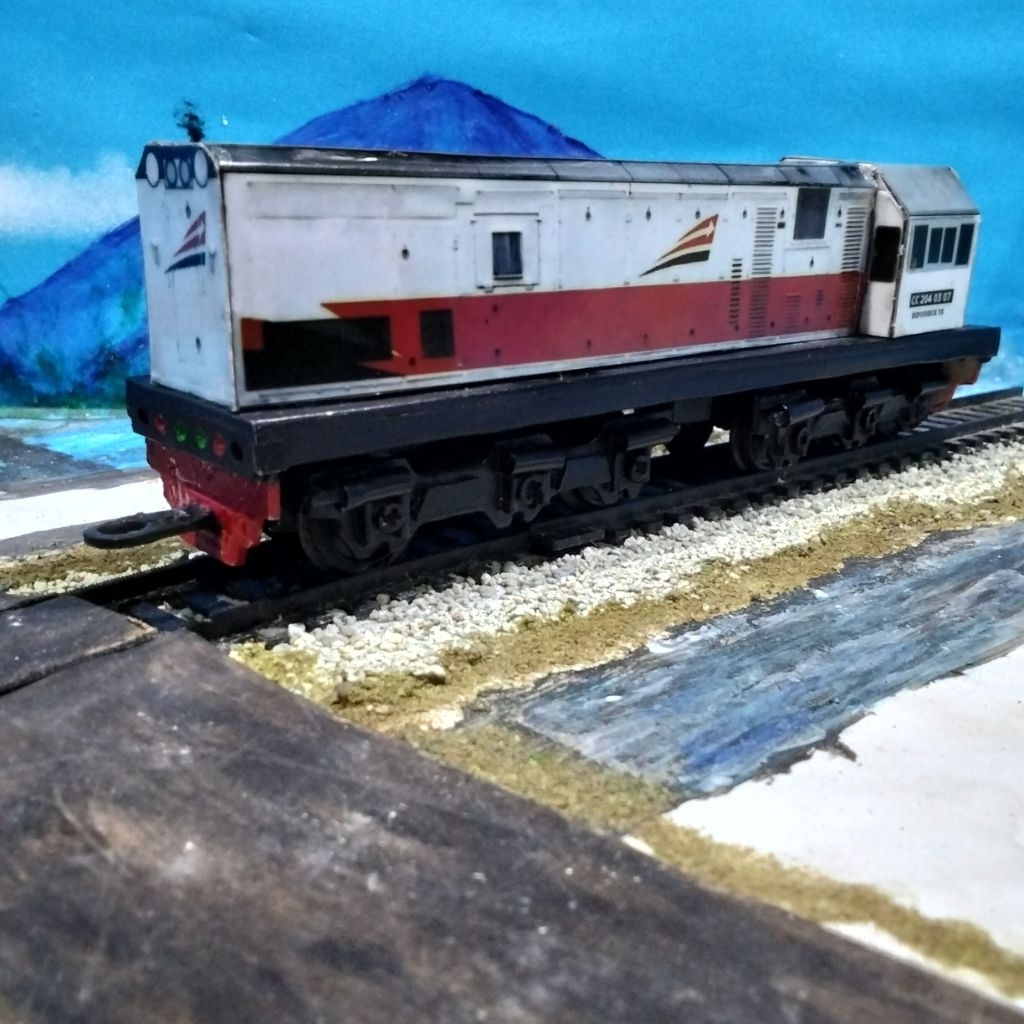 (Bermesin) Kereta Api Indonesia CC204 Hidung Kotak