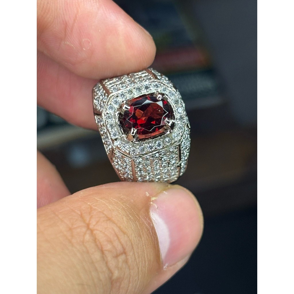 NATURAL PYROP-ALMANDITE GARNET SRILANGKA /CEYLON (COLOR VIVID RED)