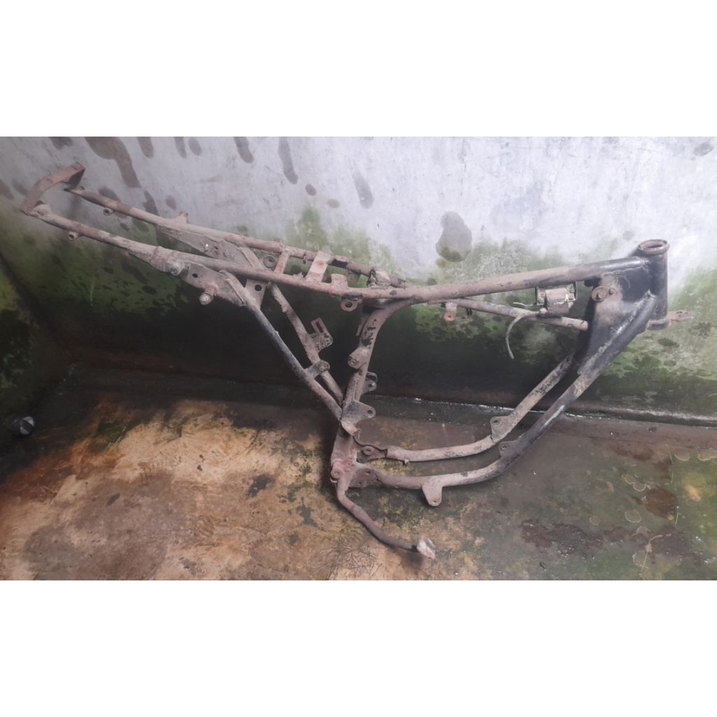 rangka motor suzuki trs