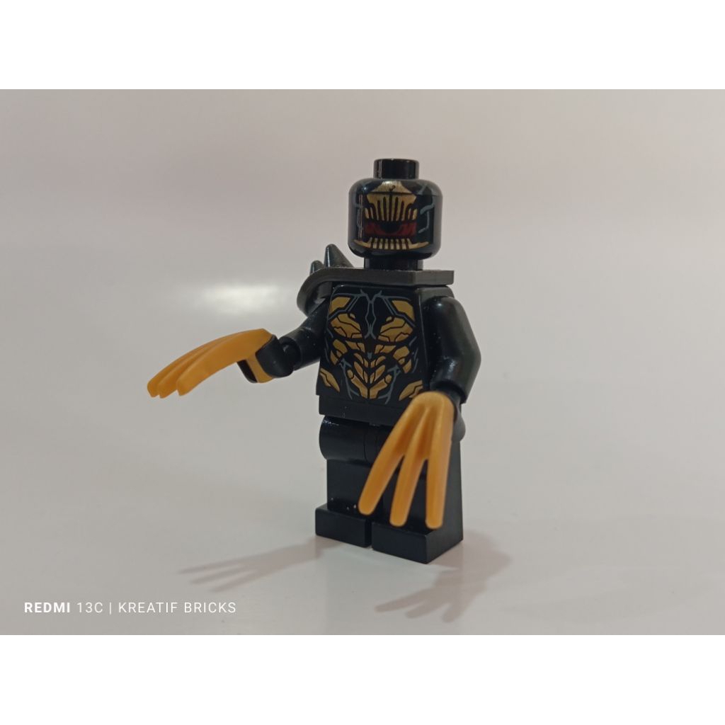 LEGO MARVEL Outrider sh0562 minifigure