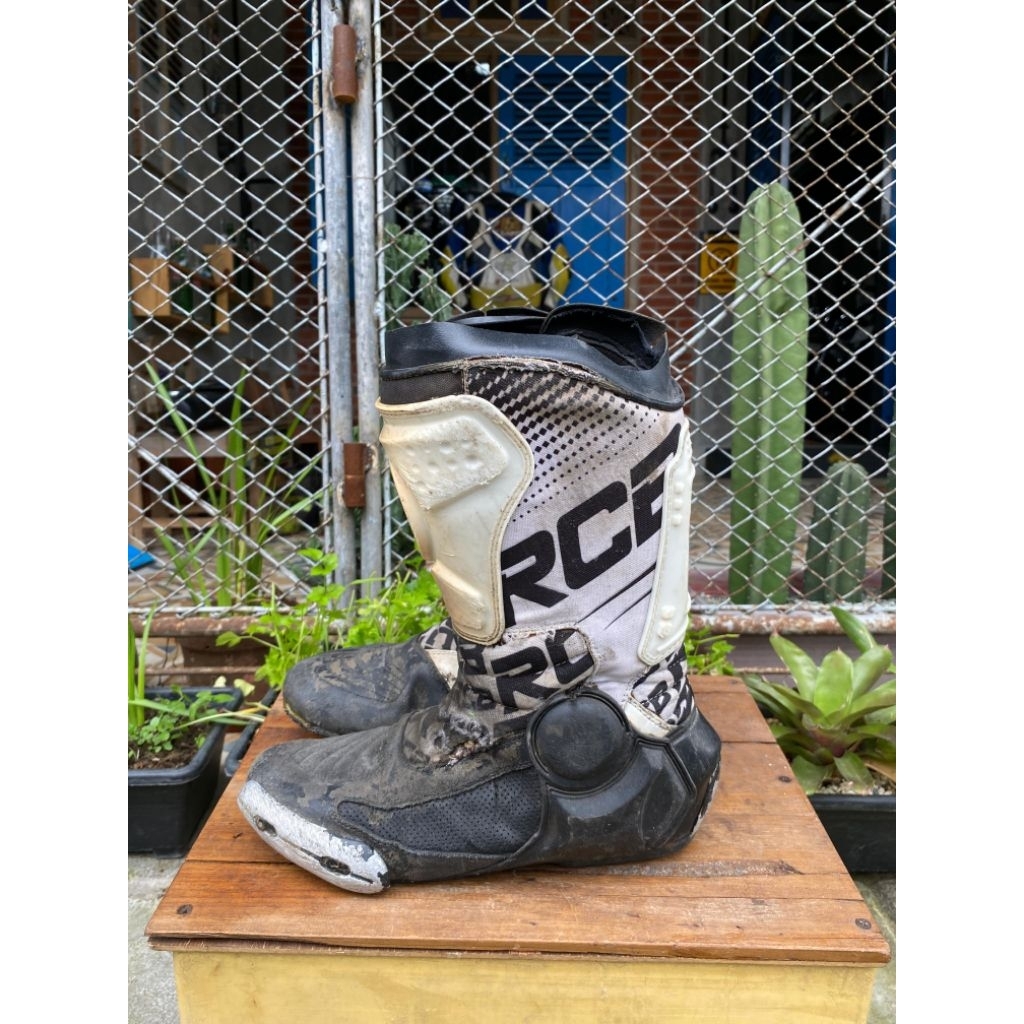 Sepatu road race rob1 second